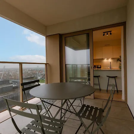 Semesterbostad Modern With Balcony & Parking *