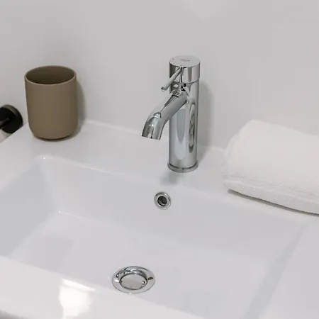 Modern With Balcony & Parking Vakantiehuis *